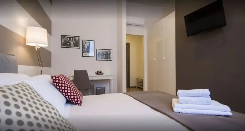 Deluxe Tek Büyük Yataklı Oda