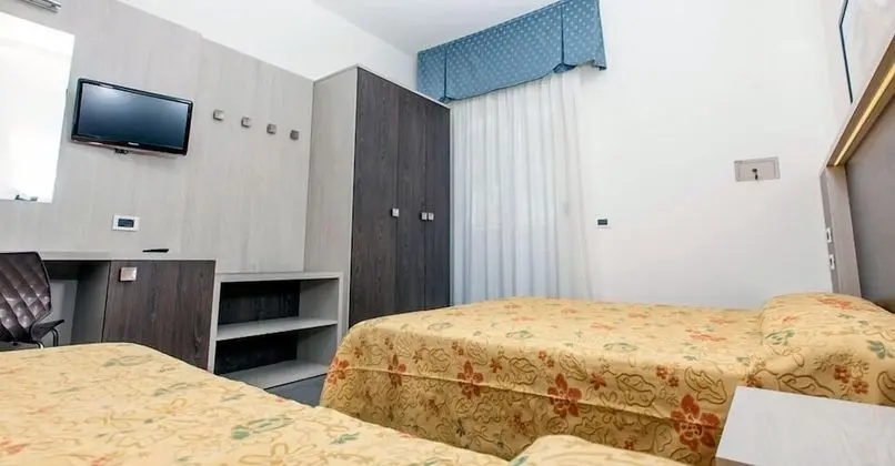Üç Kişilik Oda
