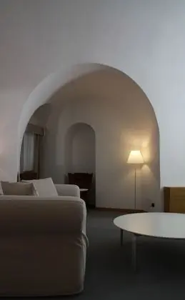 Junior Süit, Balkon