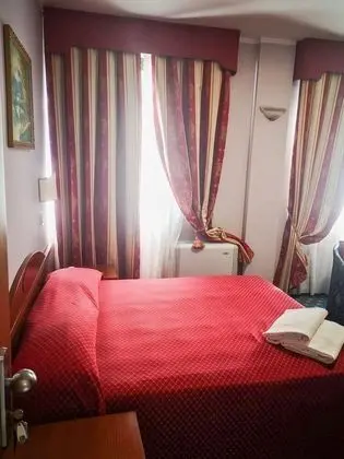 Tek Kişilik Oda, 1 Büyük (Queen) Boy Yatak