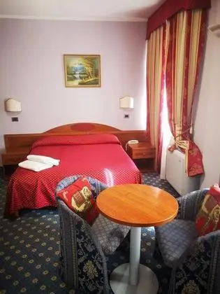 Tek Kişilik Oda, 1 Büyük (Queen) Boy Yatak