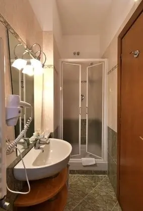 Basic Tek Büyük Yataklı Oda