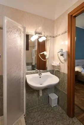 Basic Tek Büyük Yataklı Oda