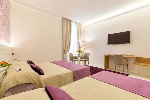Deluxe Üç Kişilik Oda (GuestHouse)