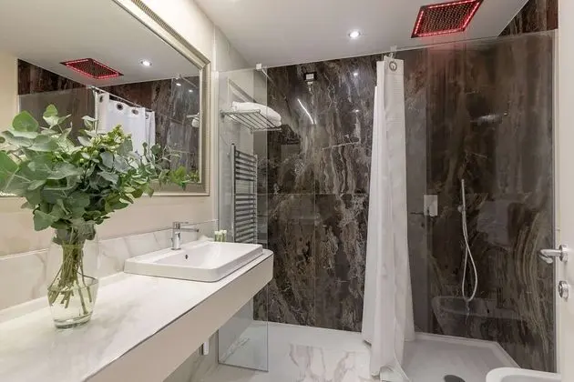 Deluxe Üç Kişilik Oda (GuestHouse)