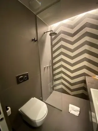 Üç Kişilik Oda, Özel Banyo