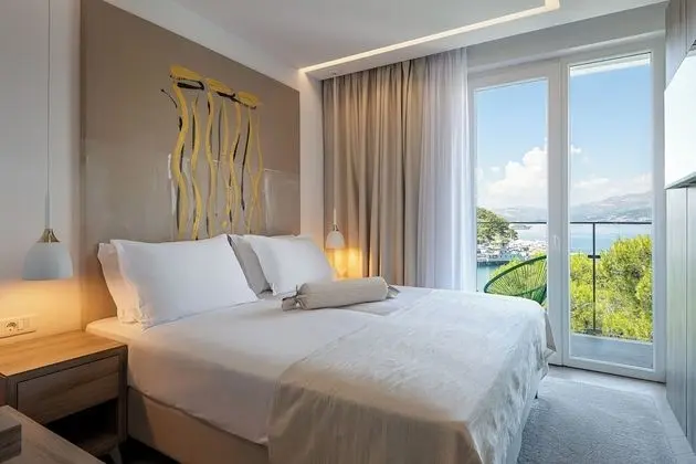 Gold Room with balcony, Partial Sea view