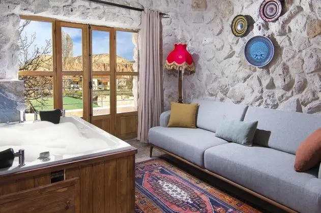 Deluxe Queen Oda, Bahçe veya Sokak Manzaralı, Jakuzili ve Balkonlu