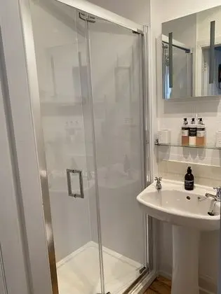 Tek Büyük Yataklı Oda, Banyolu/Duşlu