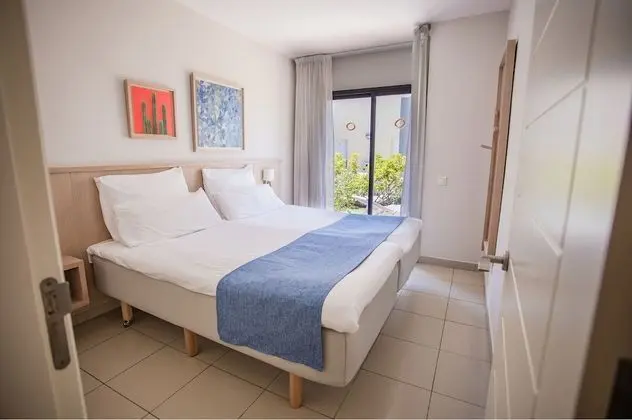 Classic 2 Bedrooms Apartment (2AD + 1CH)