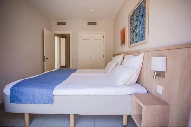 Classic 2 Bedrooms Apartment (2AD + 1CH)