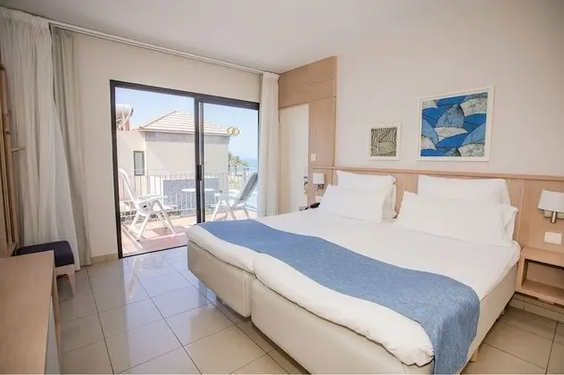 Classic 2 Bedrooms Apartment (2AD + 1CH)