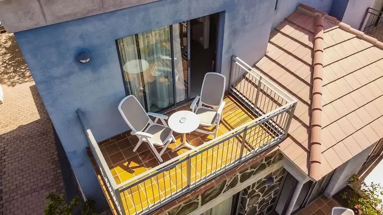 Classic 2 Bedrooms Apartment (2AD + 1CH)