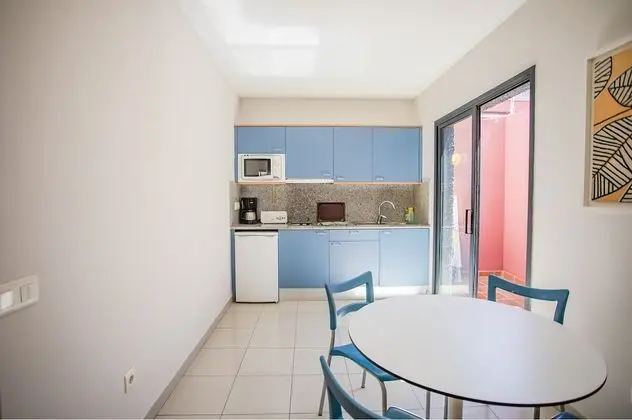 Classic 2 Bedrooms Apartment (2AD + 1CH)