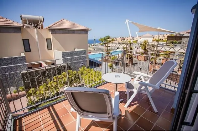 Classic 2 Bedrooms Apartment (2AD + 1CH)