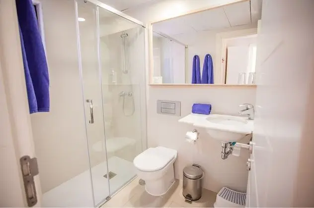 Classic 2 Bedrooms Apartment (2AD + 1CH)
