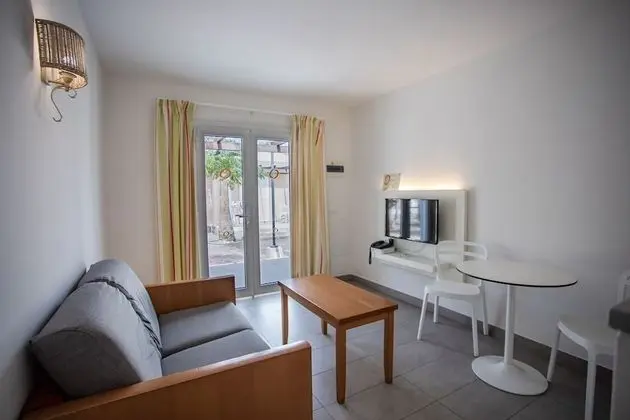CLASSIC 1BED BUNGALOW POOL SIDE(1AD+1CH)
