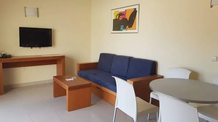 Classic 1 Bedroom Apartment (2 AD + 2 CH)