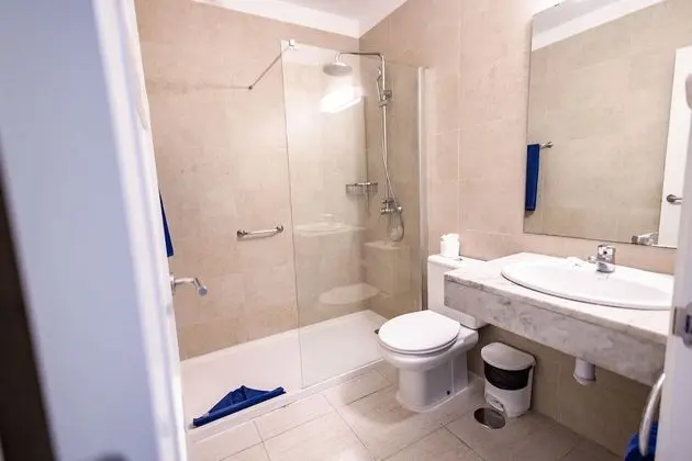 Classic 1 bedroom apartment with Balcony Pool View (3AD)