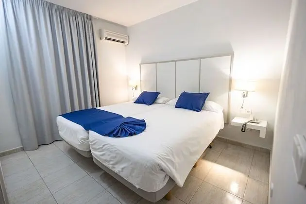Classic 1 bedroom apartment with Balcony Pool View (3AD + 1CH)