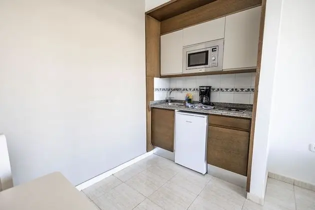 Classic 1 bedroom apartment with Terrace Pool View (2AD + 2 CH)
