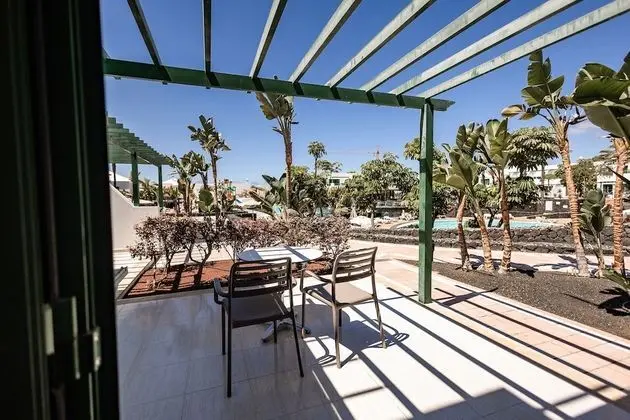 Classic 1 bedroom apartment with Terrace Pool View (3AD + 1CH)