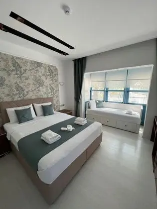 Cumbalı Standart Oda, Havuz Manzaralı, Balkonlu