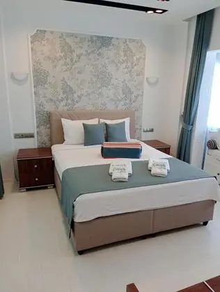 Cumbalı Standart Oda, Havuz Manzaralı, Balkonlu