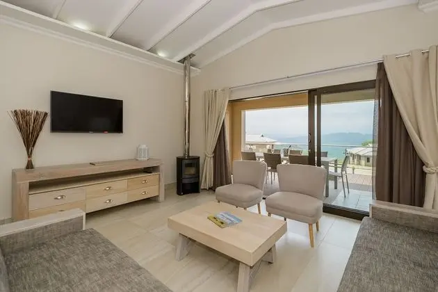 Three Bedroom Chalet with Patio