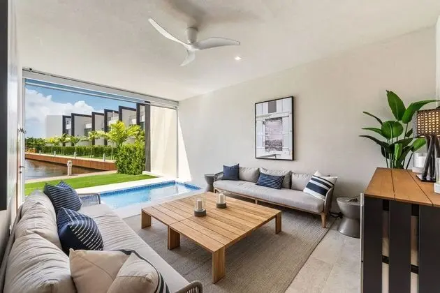 Luxury Villa, 3 Yatak Odası, Kişiye Özel Havuzlu, Kanal Manzaralı
