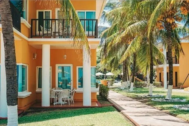 Luxury Suite, Kitchen, Beach View, 2nd Floor.