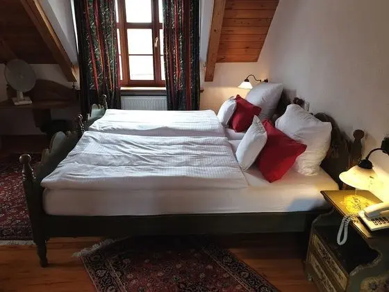 Büyük Yataklı Tek Kişilik Oda