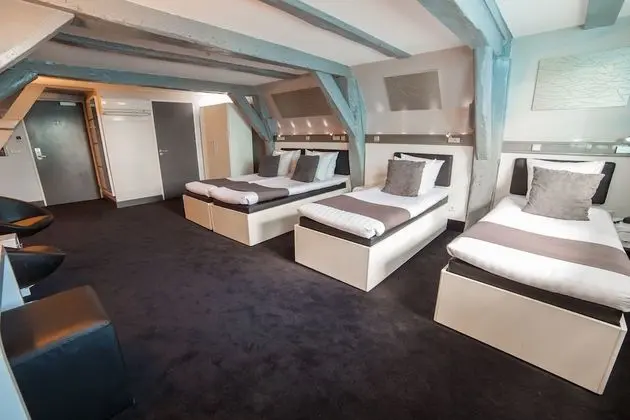 Dört Kişilik Oda