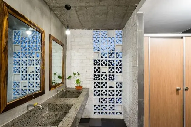 Basic Oda, Birden Çok Yatak, Ortak Banyo