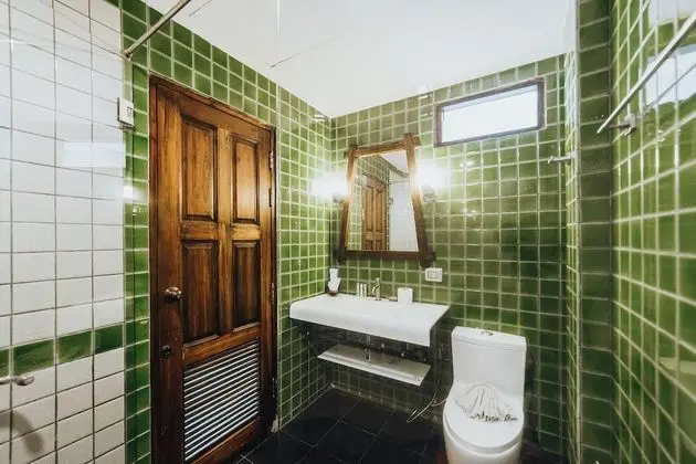 Deluxe Tek Büyük Yataklı Oda, Havuz Manzaralı