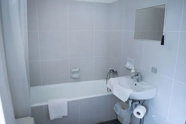 Tek Büyük Yataklı Oda, Balkon