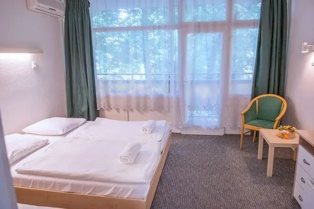 Üç Kişilik Oda, Balkon