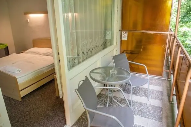 Üç Kişilik Oda, Balkon