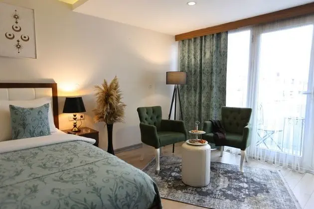 DOUBLE ROOM