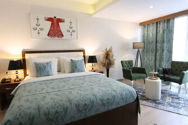 DOUBLE ROOM