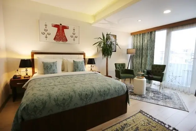 DOUBLE ROOM