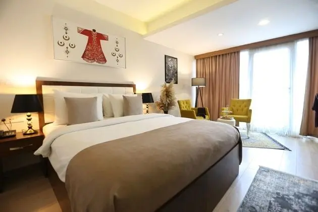 DOUBLE ROOM