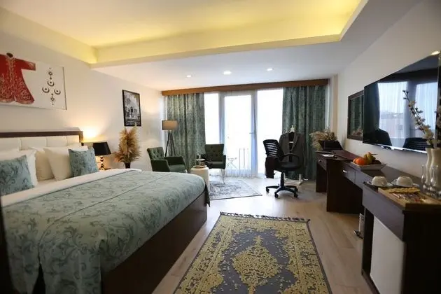 DOUBLE ROOM