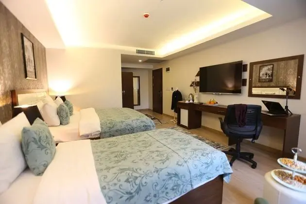 DOUBLE ROOM