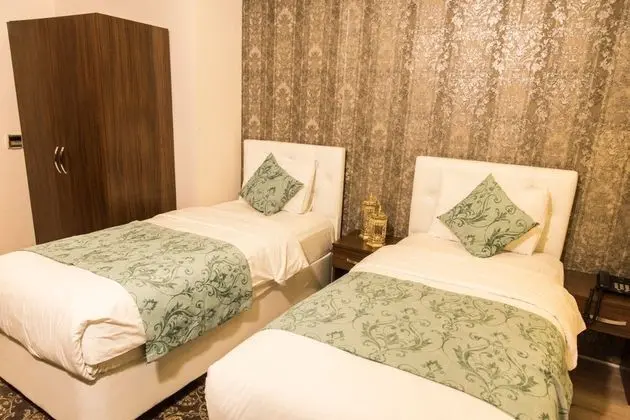 DOUBLE ROOM