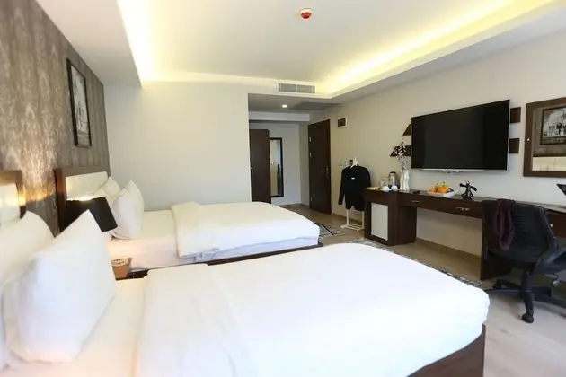 Üç Kişilik Oda