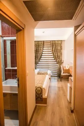 Triple, Şehir Manzaralı