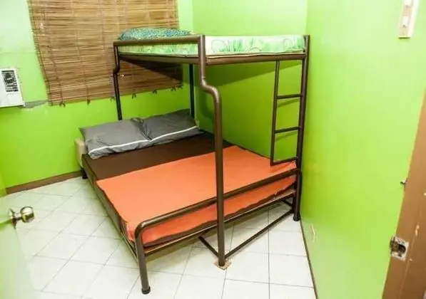 Basic Üç Kişilik Oda, Ortak Banyo