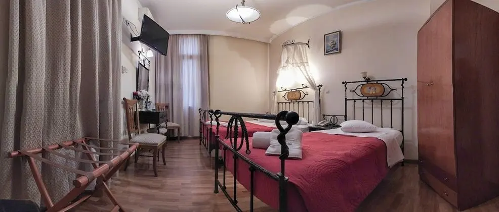 Üç Kişilik Oda