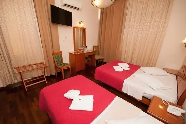 Üç Kişilik Oda